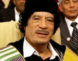 القذافي يطالب الليبيين بالسلام ورفع الرايات الخضراء التي ترمز لنظامه صورة رقم 1