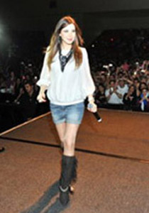 بالصور.. الفنانات العربيات تتنافسن على ارتداء الـ