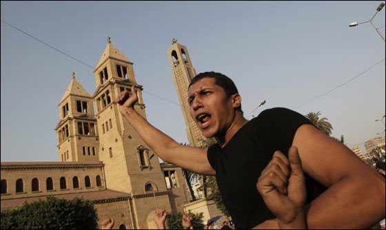 بالصور.. تشييع جثامين  ضحايا أحداث ماسبيرو في القاهرة  صورة رقم 10