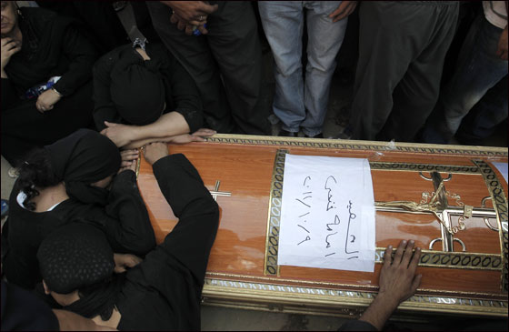 بالصور.. تشييع جثامين  ضحايا أحداث ماسبيرو في القاهرة  صورة رقم 22