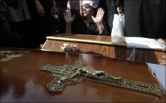 بالصور.. تشييع جثامين  ضحايا أحداث ماسبيرو في القاهرة  صورة رقم 7