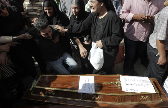 بالصور.. تشييع جثامين  ضحايا أحداث ماسبيرو في القاهرة  صورة رقم 9