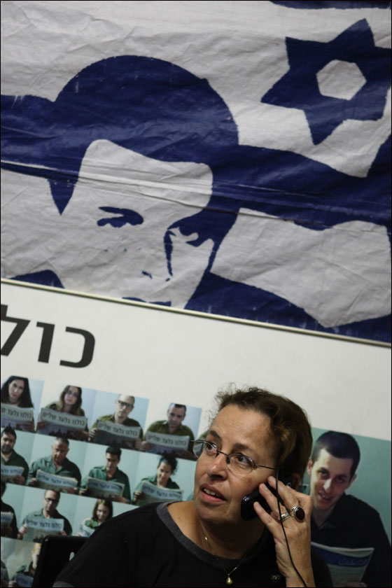 جلعاد شاليط يصل الى القاهرة في انتظار اتمام الصفقة!!  صورة رقم 1