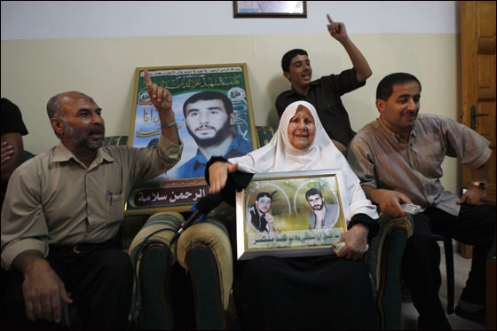 ماذا تقول الصحف الالمانية حول صفقة تبادل الاسرى؟!  صورة رقم 13