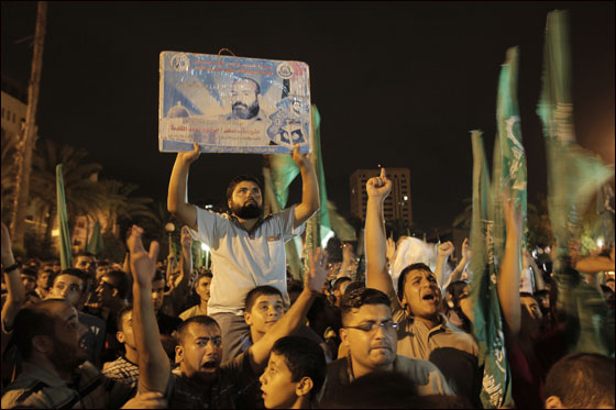 جلعاد شاليط يصل الى القاهرة في انتظار اتمام الصفقة!!  صورة رقم 6