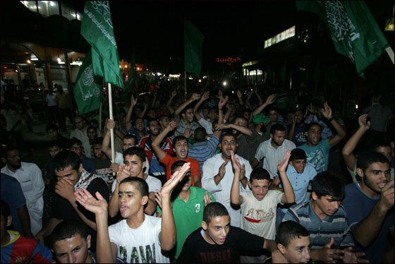 جلعاد شاليط يصل الى القاهرة في انتظار اتمام الصفقة!!  صورة رقم 7