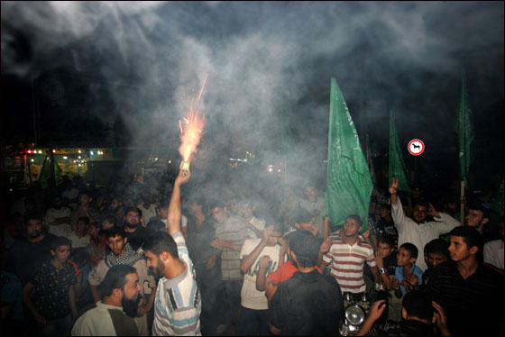 جلعاد شاليط يصل الى القاهرة في انتظار اتمام الصفقة!!  صورة رقم 8