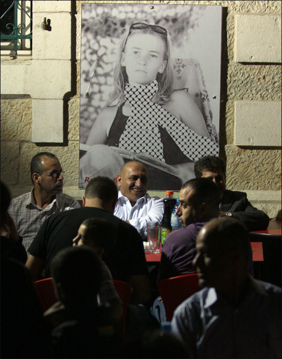 تفاصيل حياة راشيل كوري حتى لحظة دهسها بجرافة اسرائيلية صورة رقم 4