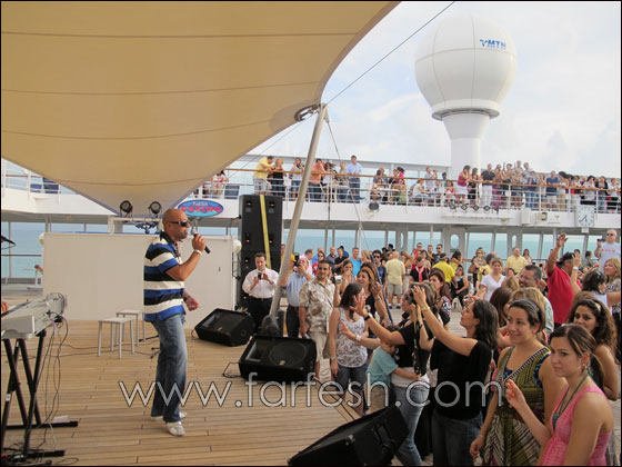 جورج دفوني على متن باخرة النجوم مع كبار النجوم صورة رقم 4 جورج دفوني على متن باخرة النجوم مع كبار النجوم صورة رقم 4