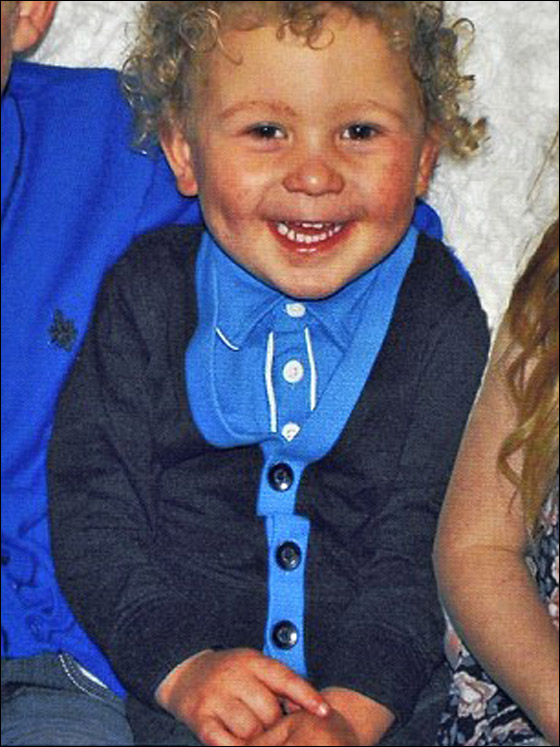 طفل يفقد ذراعه اليسرى عقب دخوله الى الغسالة وهي تعمل!  صورة رقم 7