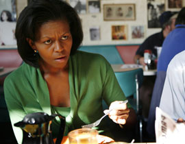 ميشيل اوباما ذواقة في اختيار اطباقها وتتبع حمية متوازنة صورة رقم 1