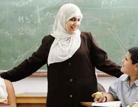 شقيقتان تقاضيان والدهما لرفضه تزويجهما طمعا براتبهما صورة رقم 1