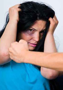 السجن سنتين لوالد مشى على رقاب اولاده وعذّب والدتهم صورة رقم 1