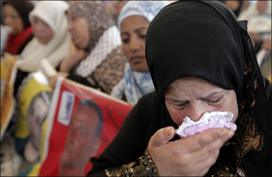 اسرائيل تحتجز 5800 اسير بينهم نساء وقاصرين! صورة رقم 6 اسرائيل تحتجز 5800 اسير بينهم نساء وقاصرين! صورة رقم 6