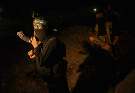 اسرائيل تحتجز 5800 اسير بينهم نساء وقاصرين! صورة رقم 11 اسرائيل تحتجز 5800 اسير بينهم نساء وقاصرين! صورة رقم 11