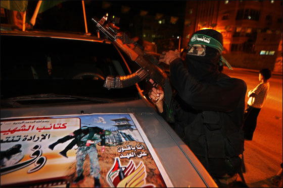 اسرائيل تحتجز 5800 اسير بينهم نساء وقاصرين! صورة رقم 10 اسرائيل تحتجز 5800 اسير بينهم نساء وقاصرين! صورة رقم 10