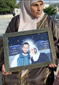 السجن أسر قلبيهما وسيتزوجان بعد تحريرهما في اطار صفقة شاليط صورة رقم 1 السجن أسر قلبيهما وسيتزوجان بعد تحريرهما في اطار صفقة شاليط صورة رقم 1