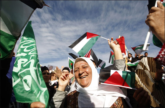 اسرى فلسطين يتنفسون الحرية والجندي شاليط يعود الى بيته  صورة رقم 19