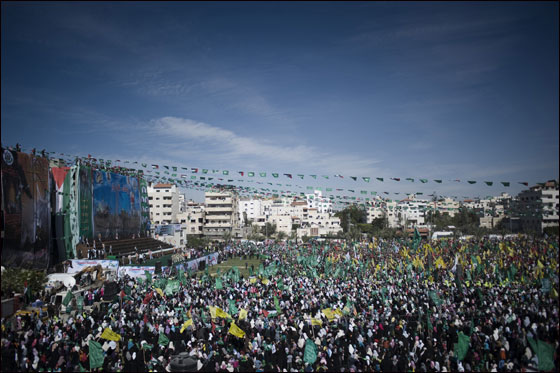 كتائب القسام تعاملنا مع شاليط وفق اخلاق الاسلام والعدو نكل باسرانا صورة رقم 19