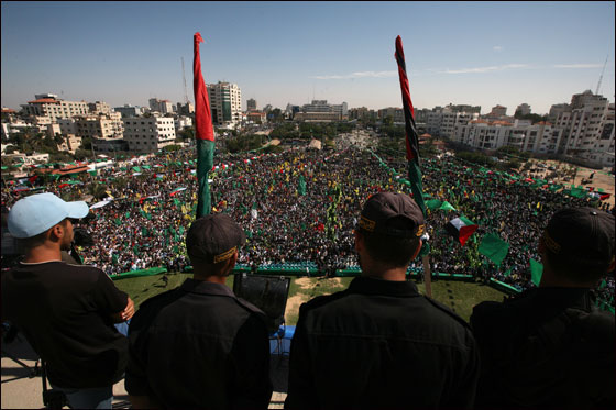 كتائب القسام تعاملنا مع شاليط وفق اخلاق الاسلام والعدو نكل باسرانا صورة رقم 18