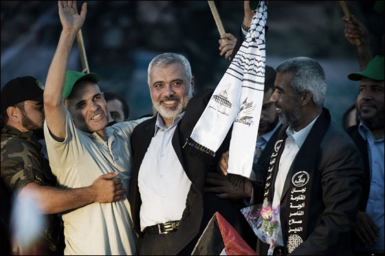 كتائب القسام تعاملنا مع شاليط وفق اخلاق الاسلام والعدو نكل باسرانا صورة رقم 30