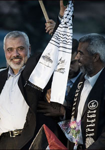 كتائب القسام تعاملنا مع شاليط وفق اخلاق الاسلام والعدو نكل باسرانا صورة رقم 1