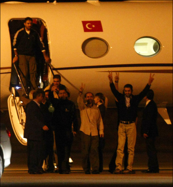 كتائب القسام تعاملنا مع شاليط وفق اخلاق الاسلام والعدو نكل باسرانا صورة رقم 3