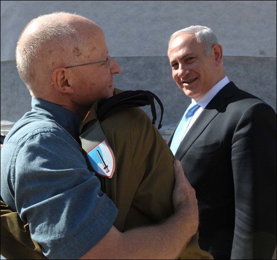 ما قصة النظارة التي وضعها شاليط فور وصوله الى اسرائيل؟!! صورة رقم 7