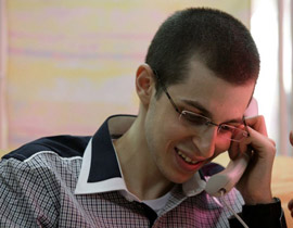 بعد اتمام صفقة تبادل الاسرى.. الشعب يريد جلعاد جديد!! صورة رقم 1