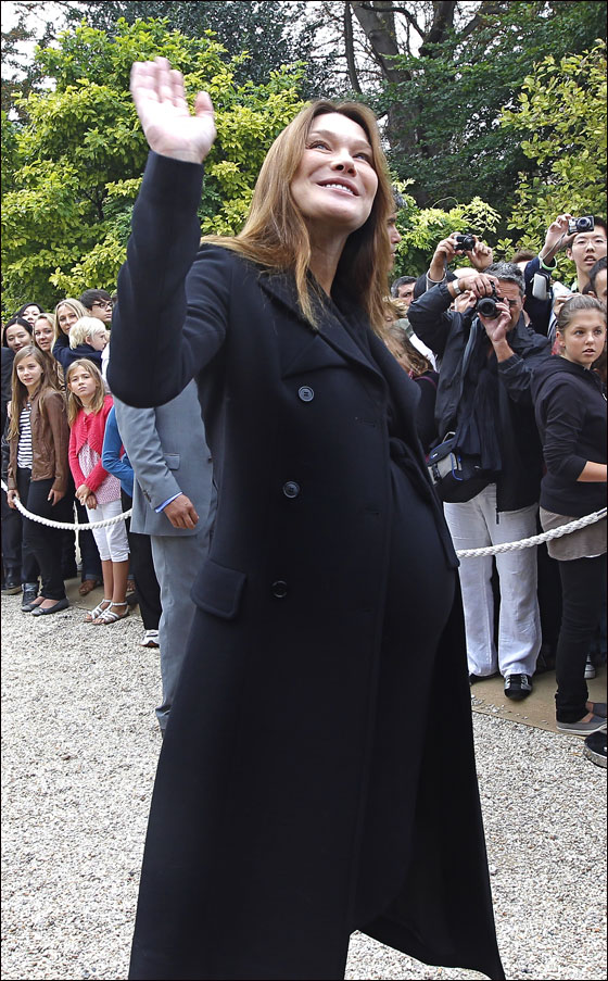 بابا ساركوزي.. كارلا بروني ترزق بمولودة ولم تعلن عن اسمها!  صورة رقم 3