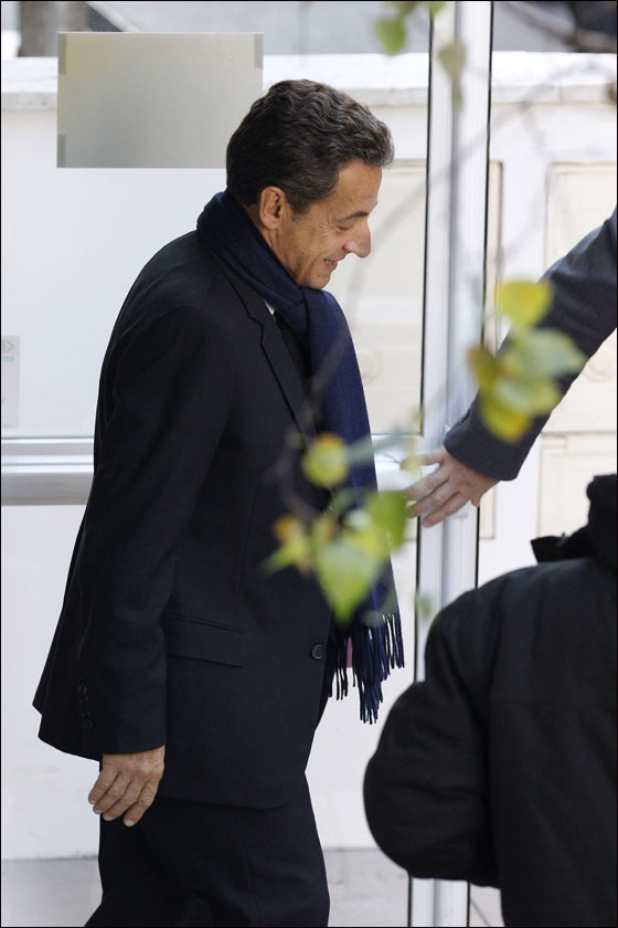 بابا ساركوزي.. كارلا بروني ترزق بمولودة ولم تعلن عن اسمها!  صورة رقم 9