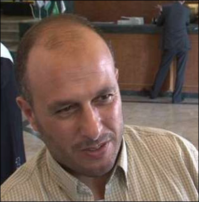 الاسير المحرر اياد عبيات يروي لحظة لقائه باخيه المبعد الى غزة!! صورة رقم 4