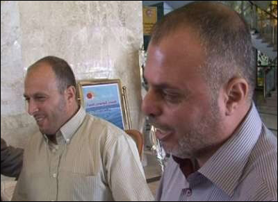 الاسير المحرر اياد عبيات يروي لحظة لقائه باخيه المبعد الى غزة!! صورة رقم 3