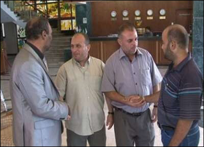 الاسير المحرر اياد عبيات يروي لحظة لقائه باخيه المبعد الى غزة!! صورة رقم 6