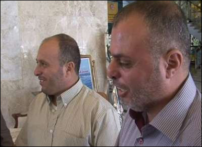 الاسير المحرر اياد عبيات يروي لحظة لقائه باخيه المبعد الى غزة!! صورة رقم 5