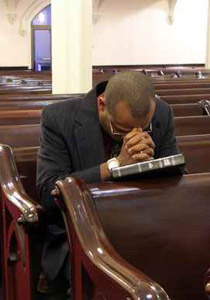 كنيسة بريطانية: توقفوا عن تناول الادوية واتجهوا الى الصلاة!! صورة رقم 1