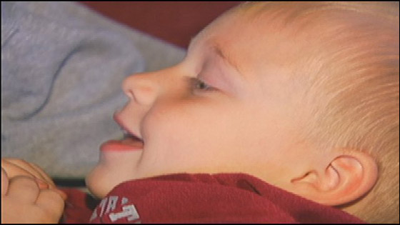 طفل يبلغ ثلاثة أعوام ينقذ أمه بعد ان سقطت من أعلى السلالم!! صورة رقم 4 طفل يبلغ ثلاثة أعوام ينقذ أمه بعد ان سقطت من أعلى السلالم!! صورة رقم 4