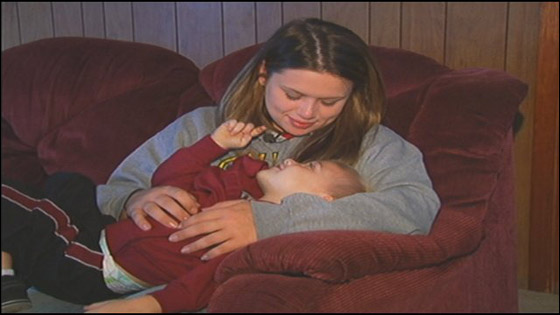 طفل يبلغ ثلاثة أعوام ينقذ أمه بعد ان سقطت من أعلى السلالم!! صورة رقم 7 طفل يبلغ ثلاثة أعوام ينقذ أمه بعد ان سقطت من أعلى السلالم!! صورة رقم 7