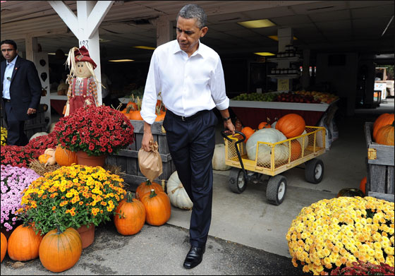 اوباما وميشيل يشترون اليقطين تحضيرا للهالوين!  صورة رقم 10