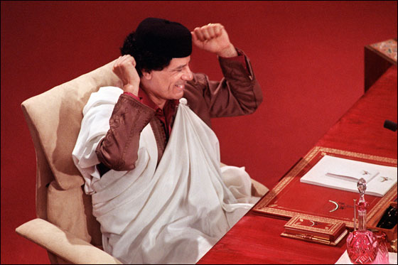 عشيرة صدام حسين تعزي عائلة القذافي وتتوعد للأخذ بثأره!!   صورة رقم 8