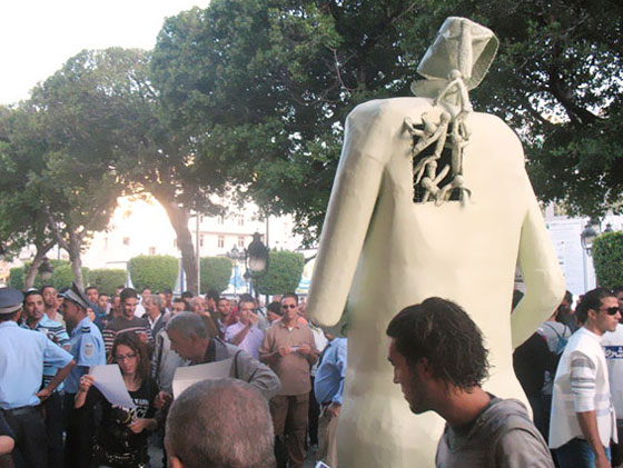 تمثال لإمرأة منزوعة في تونس يثير الغضب! صورة رقم 2