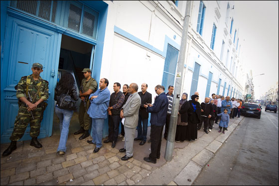 لأول مرة في التاريخ.. الشعب التونسي يصوت بحرية للإنتخابات!! صورة رقم 3