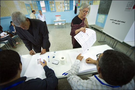 لأول مرة في التاريخ.. الشعب التونسي يصوت بحرية للإنتخابات!! صورة رقم 6