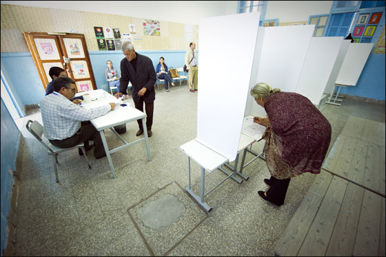 لأول مرة في التاريخ.. الشعب التونسي يصوت بحرية للإنتخابات!! صورة رقم 2