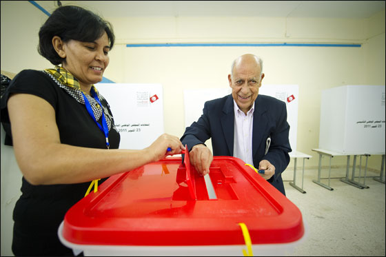 لأول مرة في التاريخ.. الشعب التونسي يصوت بحرية للإنتخابات!! صورة رقم 12