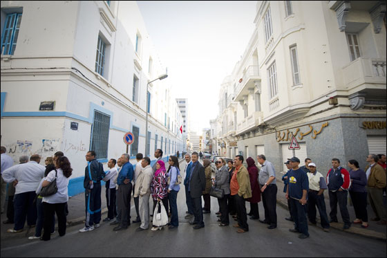 لأول مرة في التاريخ.. الشعب التونسي يصوت بحرية للإنتخابات!! صورة رقم 10