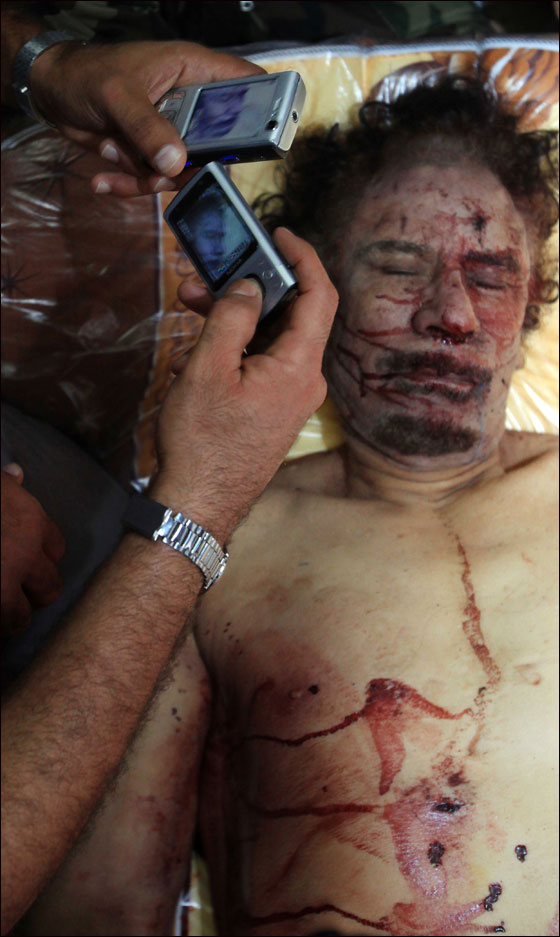 وصية القذافي: ادفنوني في سرت وعاملوا عائلتي معاملة حسنة!  صورة رقم 4