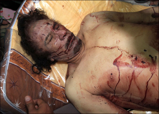 وصية القذافي: ادفنوني في سرت وعاملوا عائلتي معاملة حسنة!  صورة رقم 5