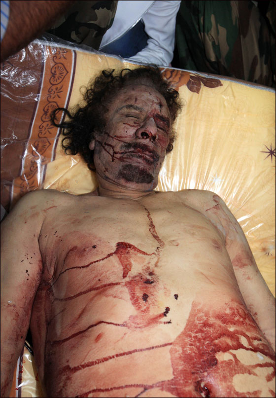 وصية القذافي: ادفنوني في سرت وعاملوا عائلتي معاملة حسنة!  صورة رقم 3