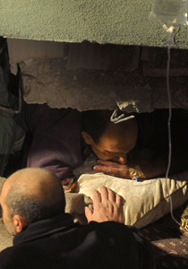 بعد أن شفي تماما من مرض سرطان الدم فقد حياته في الزلزال!! صورة رقم 1